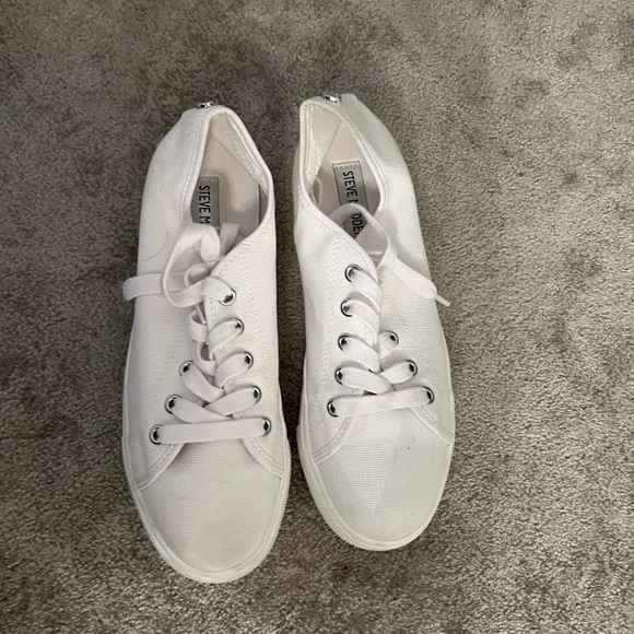 Sneakers - Picture 1 of 4